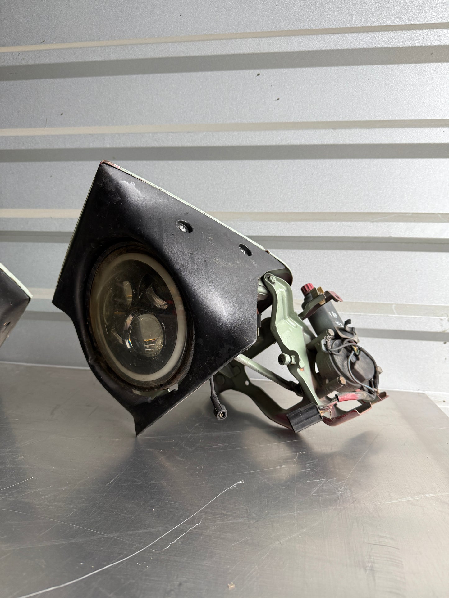 OEM Pop-Up Headlight Assembly Pair w/ Halo Projectors – 1990–1997 Mazda Miata NA