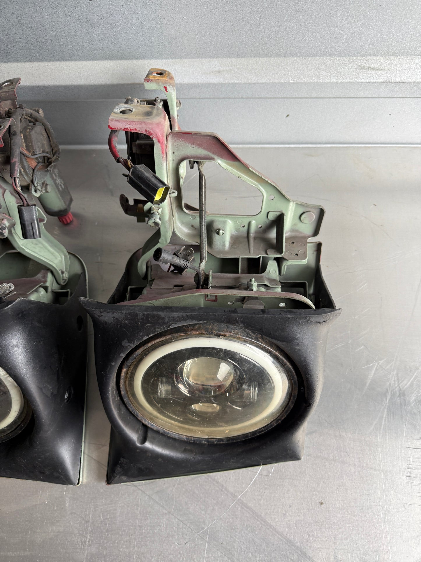 OEM Pop-Up Headlight Assembly Pair w/ Halo Projectors – 1990–1997 Mazda Miata NA