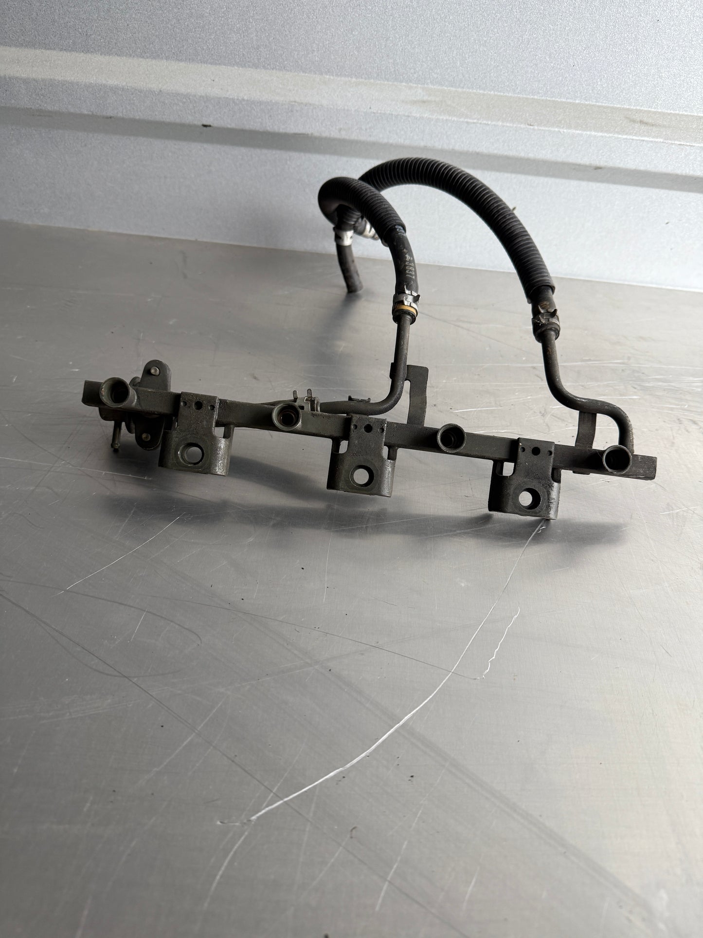 OEM Fuel Rail w/ Fuel Pressure Regulator – 1990–1993 Mazda Miata NA6