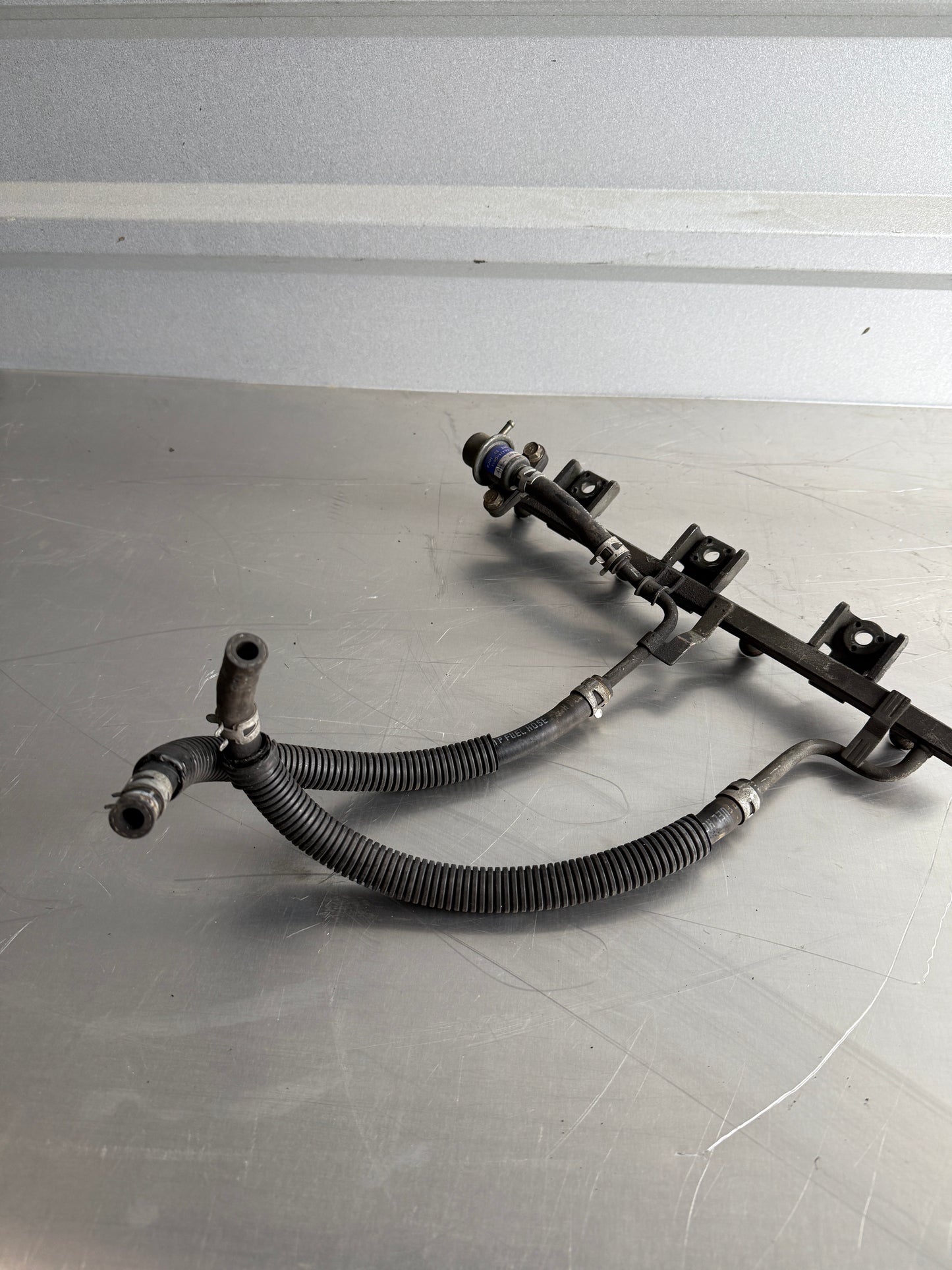 OEM Fuel Rail w/ Fuel Pressure Regulator – 1990–1993 Mazda Miata NA6