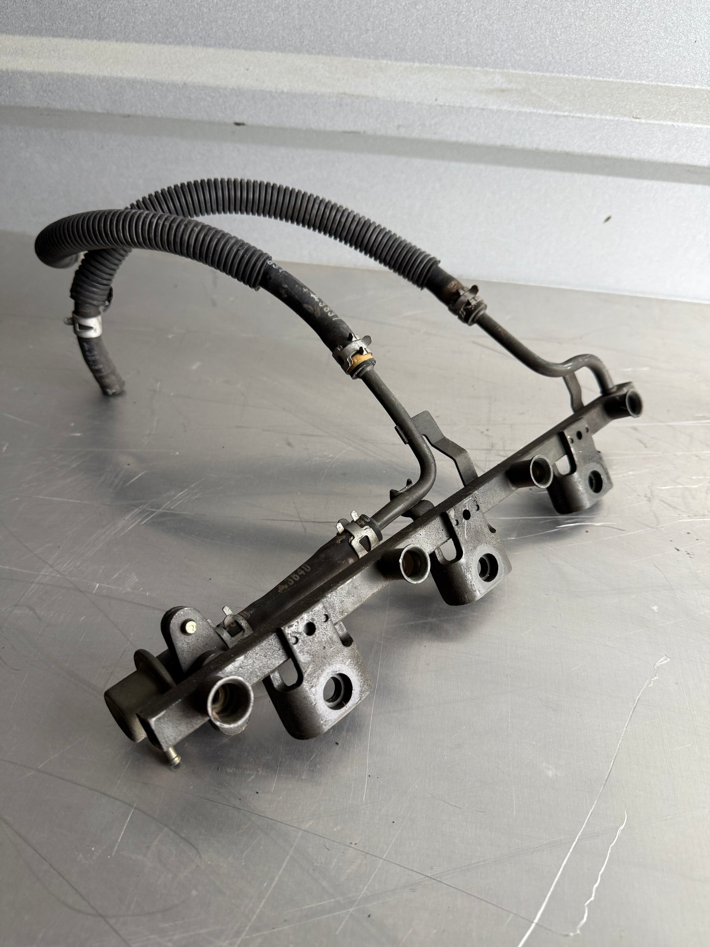 OEM Fuel Rail w/ Fuel Pressure Regulator – 1990–1993 Mazda Miata NA6