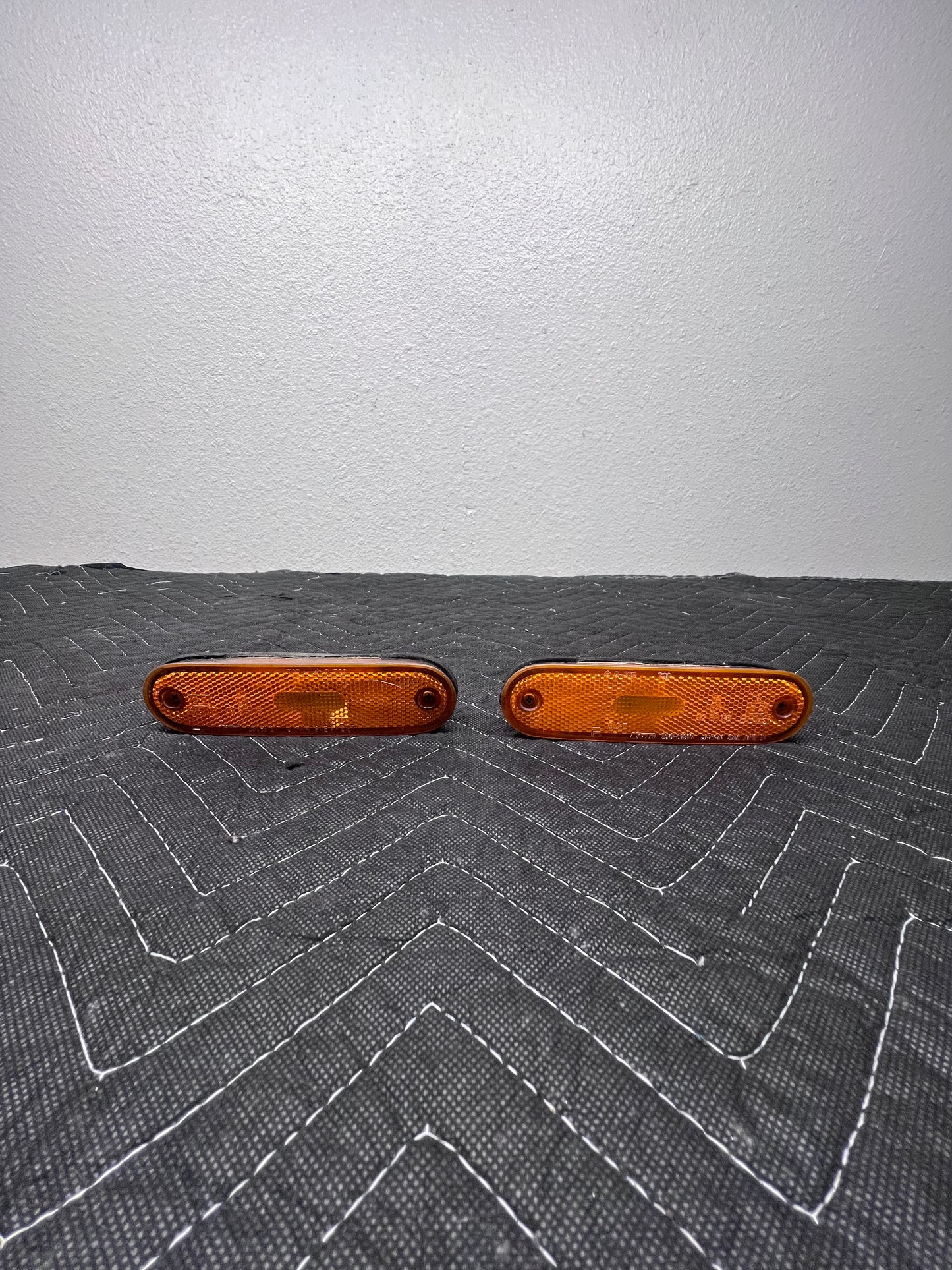 1990–1997 Mazda Miata Front Bumper Side Markers – OEM Amber Lens Pair