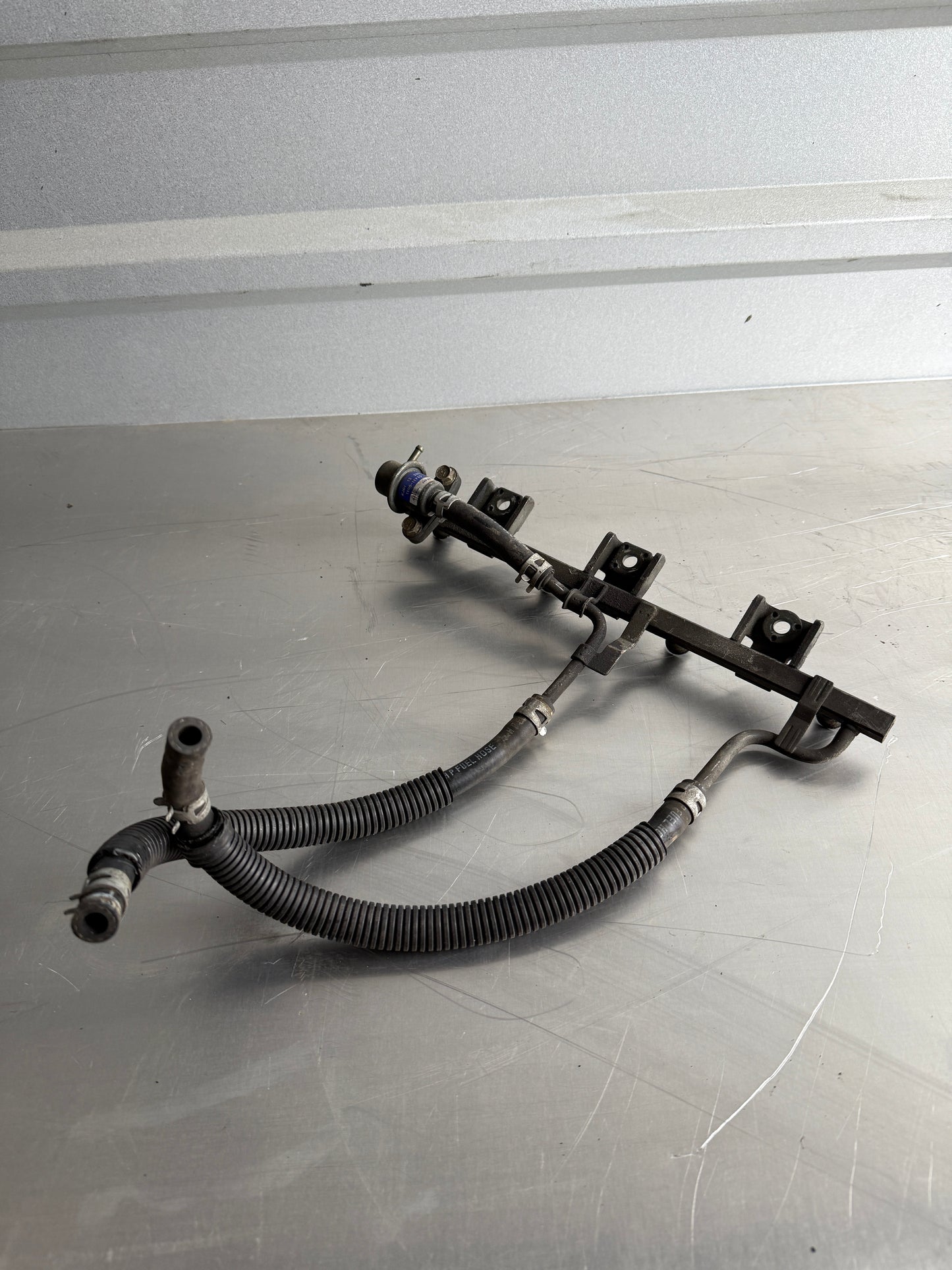 OEM Fuel Rail w/ Fuel Pressure Regulator – 1990–1993 Mazda Miata NA6